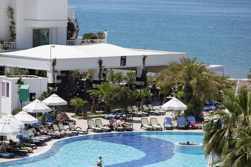 Alba Queen Hotel Side Exterior foto